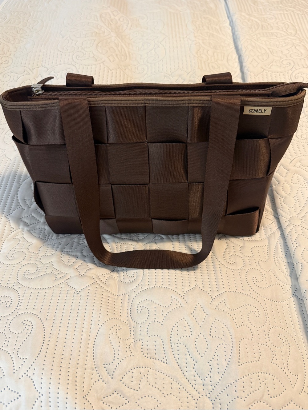 Comely Women’s woven seatbelt tote bag Brown